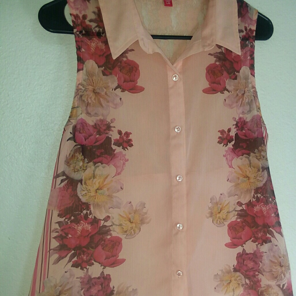 Floral hi-low split back button up top fits M
